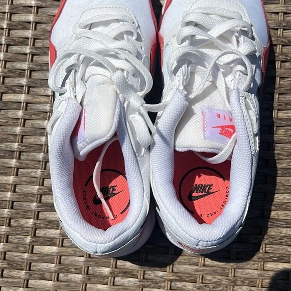 Nike Air Max Women's White Black &‎ Pink/Red Athletic Sneakers Size 7 - Picture 5 of 7